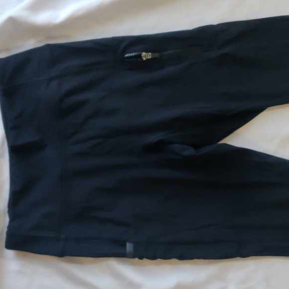 Fabletics motion 365 size large - Picture 3 of 10